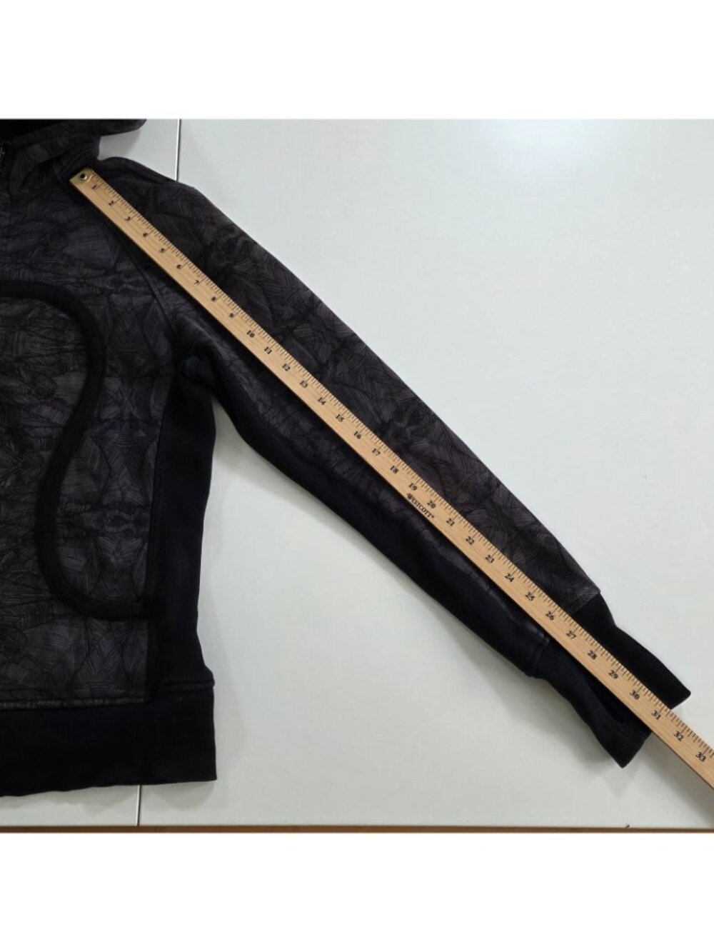 Lululemon Scuba Hoodie Womens 12 Black Gray Zip Abstract Fleece Inside Logo Yoga - Picture 6 of 16